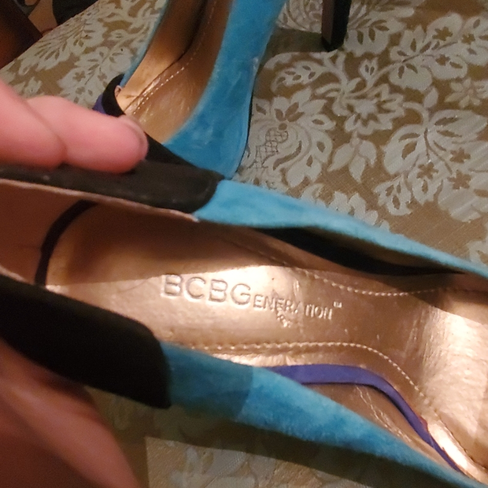 Shoes - Picture 3 of 4